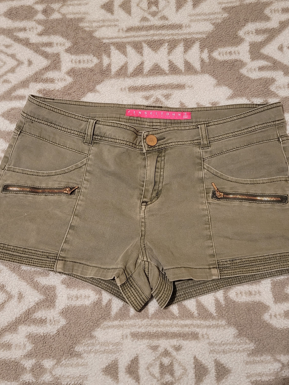 Tinseltown Olive Cargo-Style Women’s Shorts
